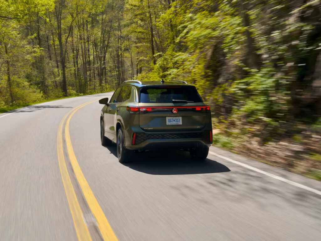 BMW·벤츠에도 안 밀리는 '고성능 SUV'…역대급 성능에 럭셔리까지 '완벽 진화' 7 Volkswagen Tiguan SEL R-Line Turbo (7)