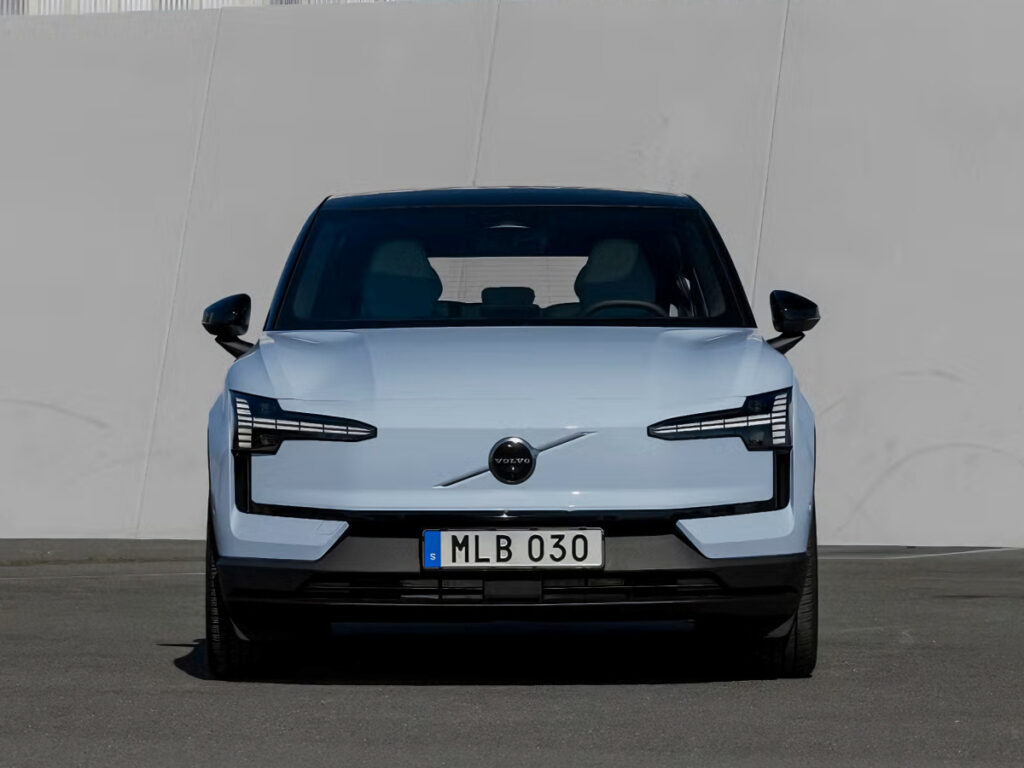 1500만 원 싸게 팔더니 "폭스바겐도 아우디도 제쳤다"…대체 뭐길래? 7 Volvo EX30 European brand EV (7)