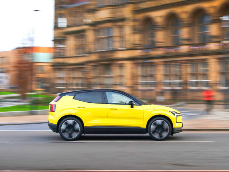 Volvo EX30 Moss Yellow Edition
