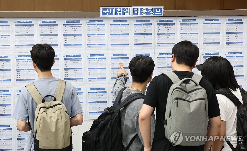 “3,400만 원 밑으론 일 안 해요”…갑자기 달라진 분위기, 왜 그런가 보니 3 청년 취업 준비
