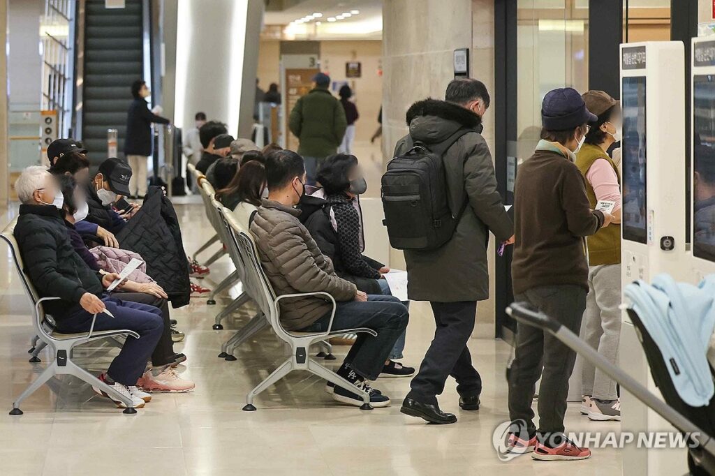 561조 원 쏟아진다는데 "앞으로 어떻게 하려고"…중장년층 '비명' 이유가 4 의료비