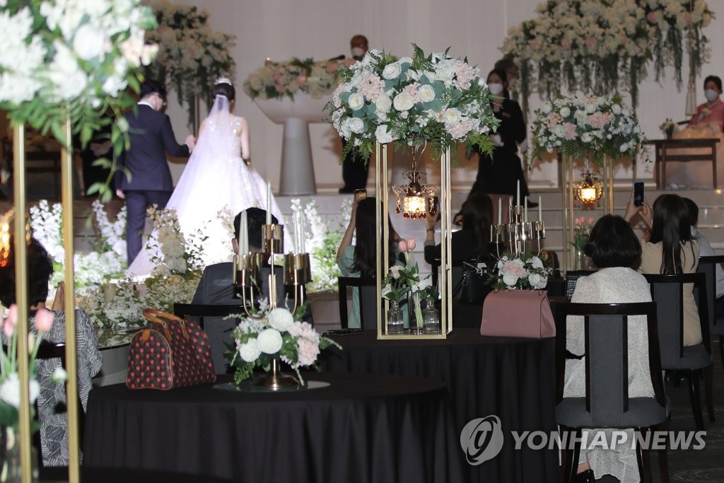 거액 들여 인생 반쪽 찾았는데 "제대로 발등 찍혔다"...눈물 흘리는 젊은이들, 왜? 5 결혼정보업체