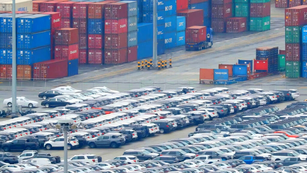 "이 가격에 누가 사?" 했는데...신차보다 더 비싸게 팔린다, 대체 왜? 1 Booming used car exports
