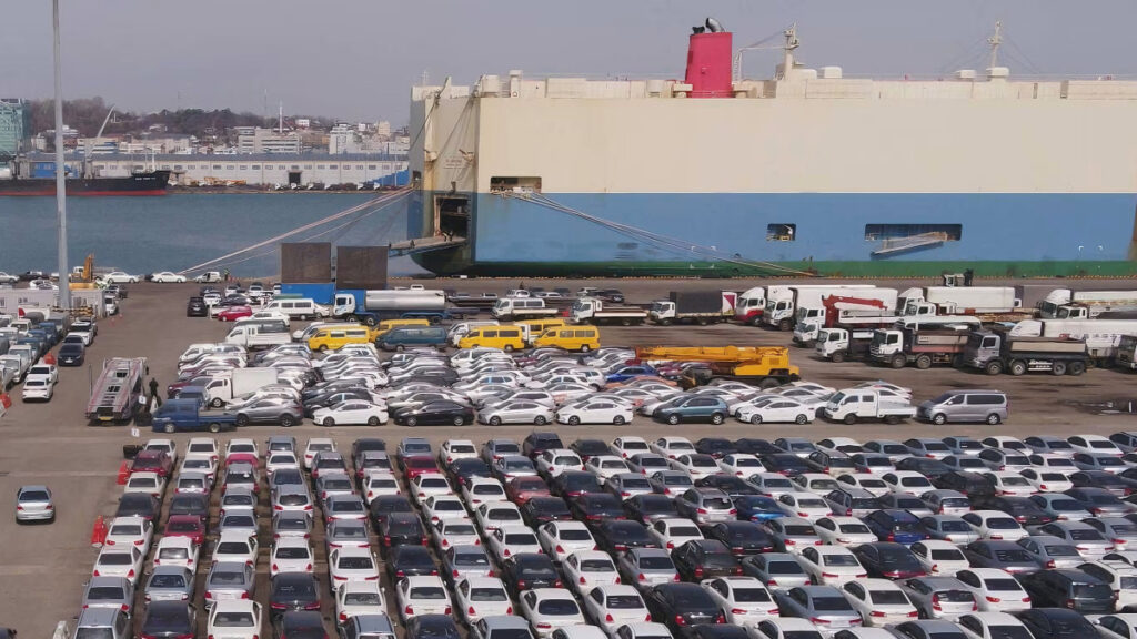 "이 가격에 누가 사?" 했는데...신차보다 더 비싸게 팔린다, 대체 왜? 2 Booming used car exports (2)