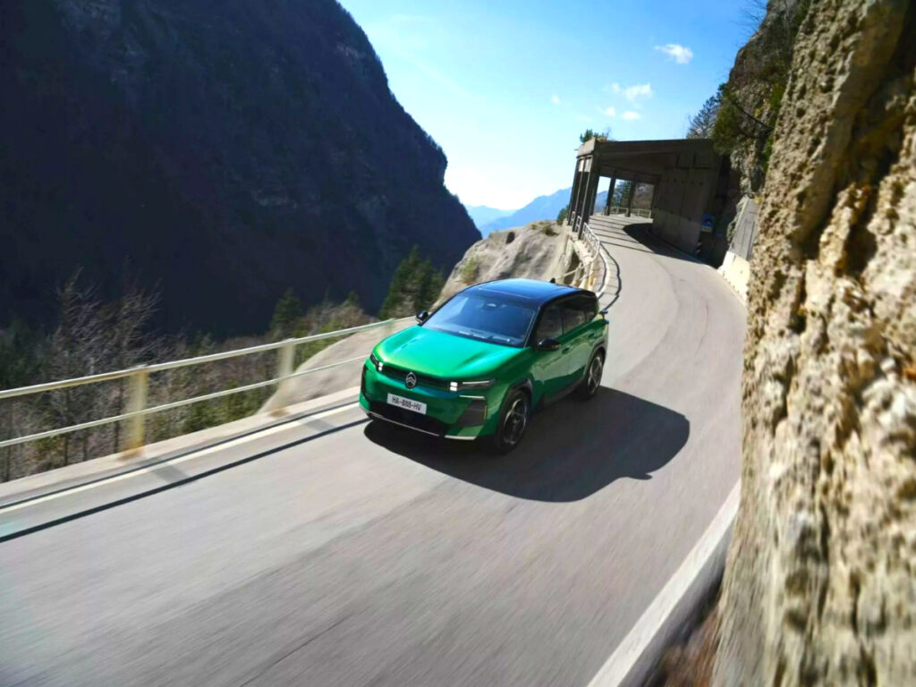 하이브리드에 전기차까지 "한국인 취향 저격"…스포티지 위협할 '신형 SUV' 1 Citroën C5 Aircross unveiled