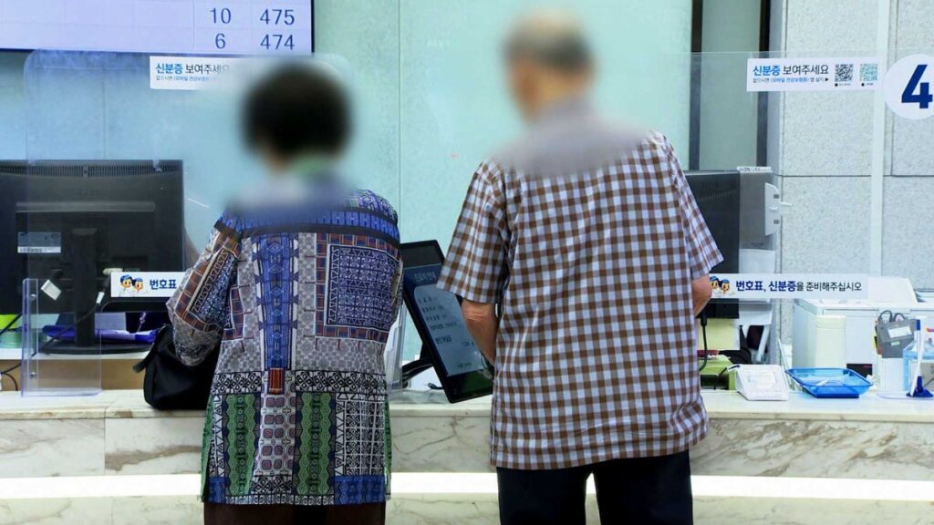 "요즘은 자식도 필요 없어요"…확 달라진 부모들, '이것' 택했다 3 노인 돌봄 풍경
