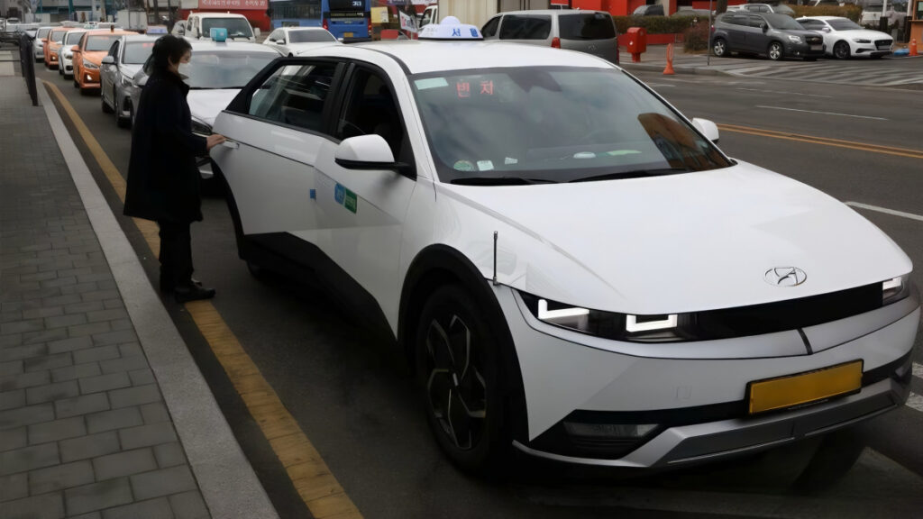 Electric taxi EV3 surge (4)