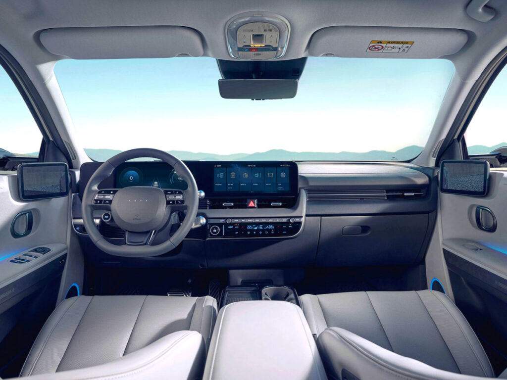 "가격이 이래도 되나?"...역대급 불경기에 현대차 '특단 대책', 경쟁사 '발칵' 1 Hyundai 2025 Ioniq5 Kona EV Launch