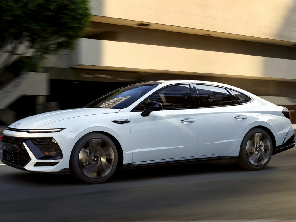 2천만 원대로 떨어진 '국민 중형 세단'…망설이던 소비자들 지금이 '기회' 4 Hyundai Sonata 2025 April Discounts (4)