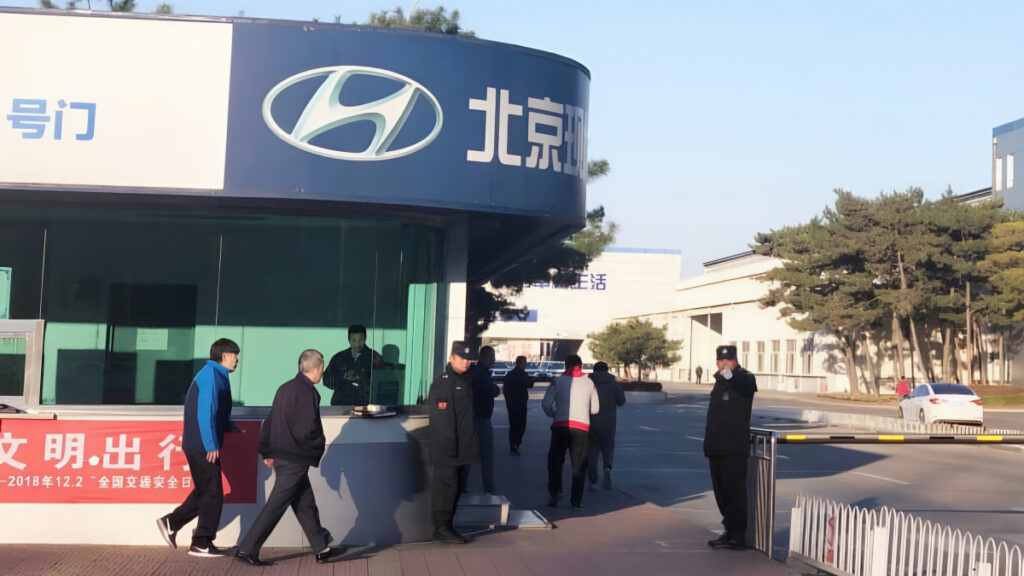 Hyundai rebounds in China market (2)