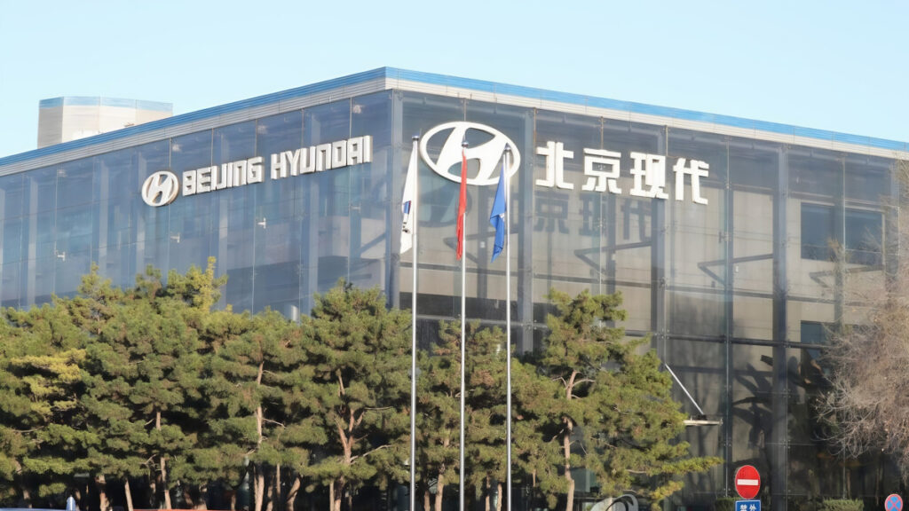 Hyundai rebounds in China market (6)