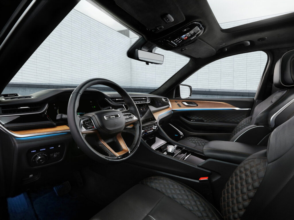대폭 내렸다 "무려 1420만 원"…GV80 대신 제격이라는 '車' 3 Jeep Grand Cherokee 4XE Discount (3)