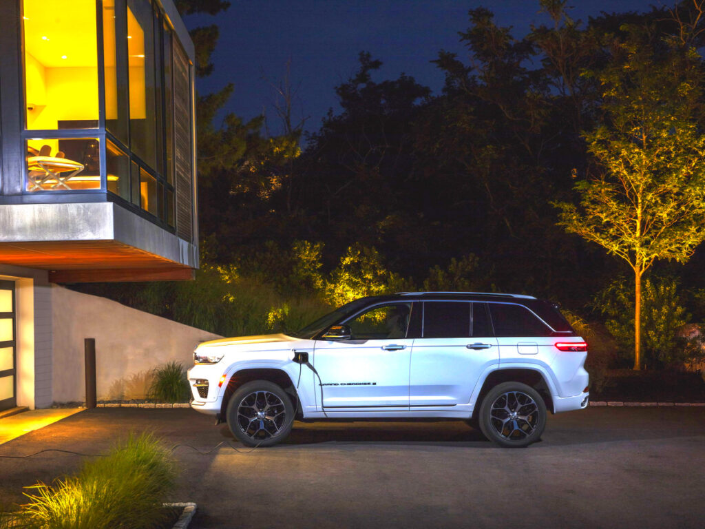 대폭 내렸다 "무려 1420만 원"…GV80 대신 제격이라는 '車' 4 Jeep Grand Cherokee 4XE Discount (4)