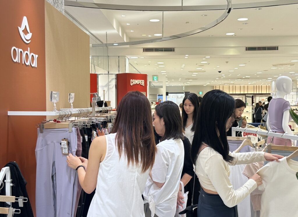 전지현 효과? "완전 뒤집혔다"…해외서 '467억' 초대박, 어떻게 이런 일이 4 전지현 안다르 글로벌 진출