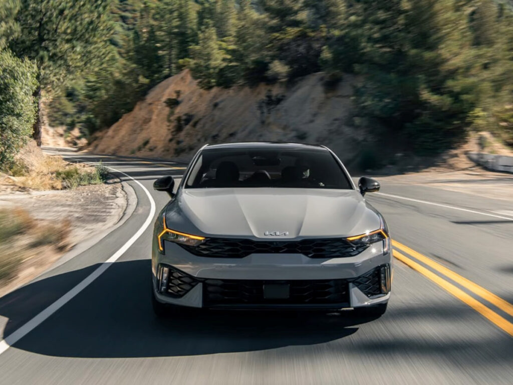 만년 2위는 "이제 그만"…파격 혜택으로 국민 세단 자리 노린다 4 Kia K5 May 2025 Discount (4)