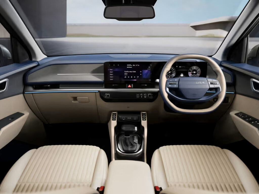 "카니발 대신 딱인데"…국내에선 못 본다는 기아차, 자세히 봤더니 4 Kia Karens Clavis Unveiled (4)