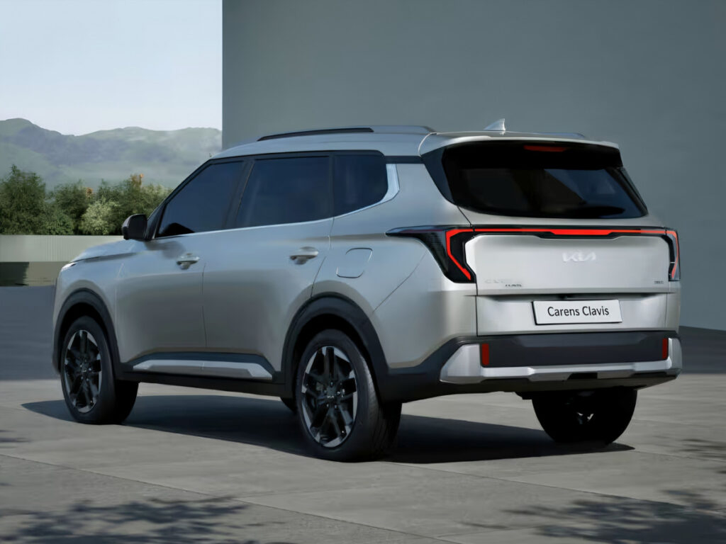 "카니발 대신 딱인데"…국내에선 못 본다는 기아차, 자세히 봤더니 7 Kia Karens Clavis Unveiled (7)