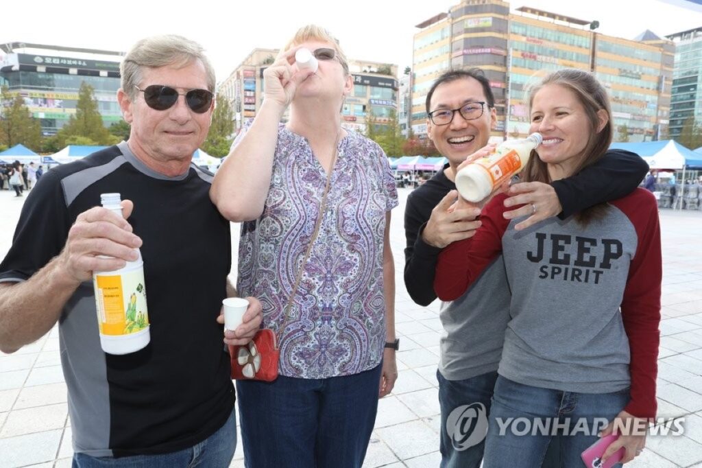 한번 맛 본 외국인들 '깜짝' "이게 대체 뭐에요?"…초대박 나자 100배 '껑충' 4 한국 막걸리 성공 신화