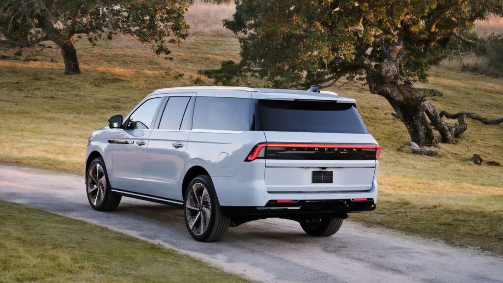 Lincoln Announces New Navigator (5)