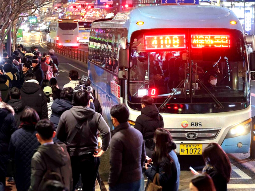 출근해야 하는데 "발 묶일 수도"…대책없는 위기에 시민들 '멘붕' 1 서울 시내버스 운행 중단