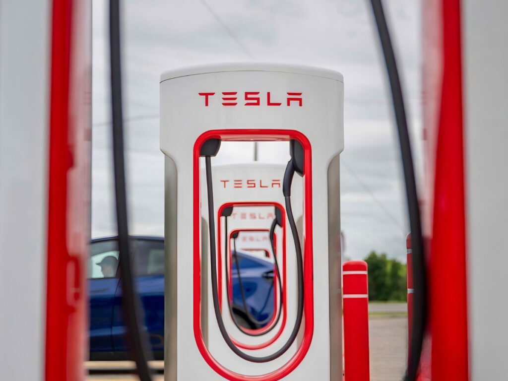 Tesla China sales plummet (6)
