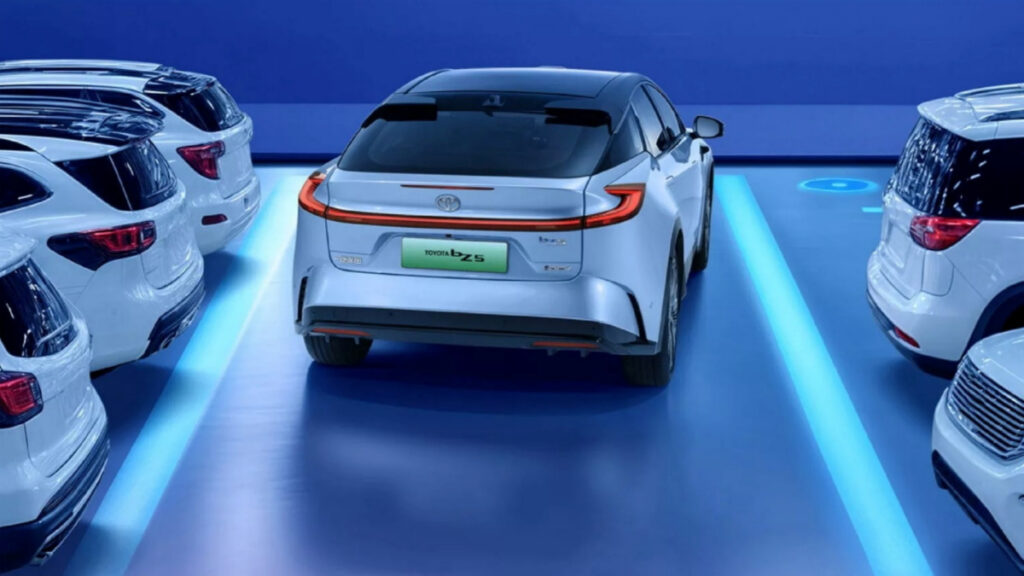 "이 가격 실화?"...테슬라 반값이면 산다는 車, 가격표 공개되자 '이럴 수가' 8 Toyota BZ5 Price Reveal (8)