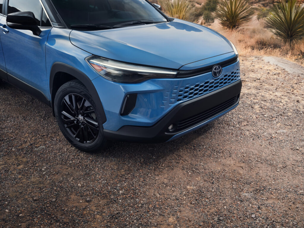"기대했는데 이게 뭐냐"...새로워진 소형 SUV 향한 '실망감' 이유 살펴보니 4 Toyota unveils the new Corolla Cross (4)