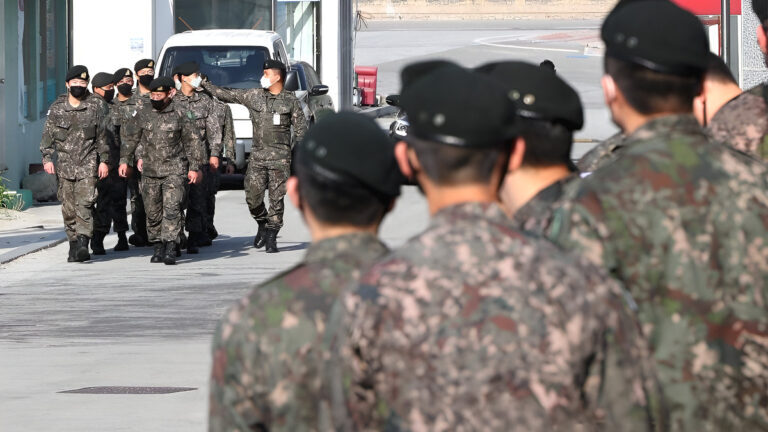 군대, 군인