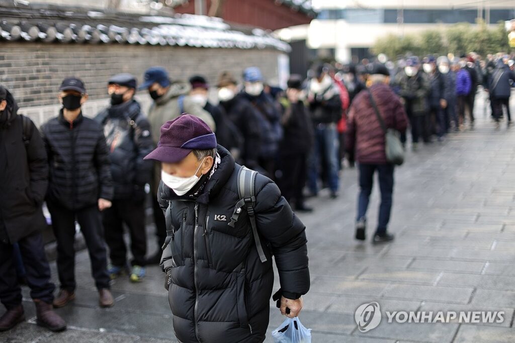 나랏살림 아낀다더니 "노인들만 벼랑 끝"...64% 폭증 예고에 5060 '발칵' 2 기초연금 노인 직격탄