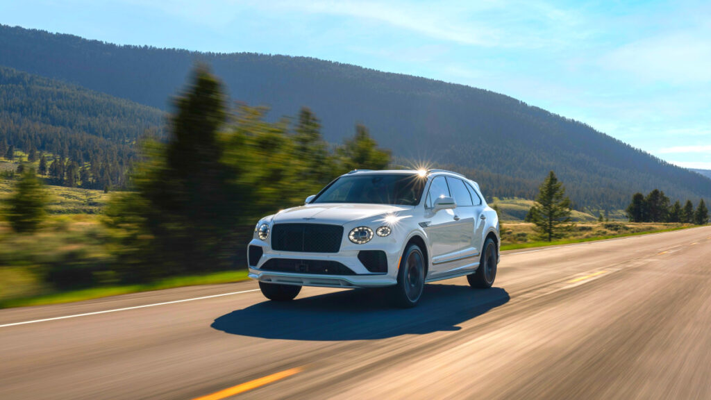 "롤스로이스 안 부럽다"…고성능 SUV 시장 '또 다른 괴물' 출현 2 Bentley Bentayga Speed Unveiled (2)