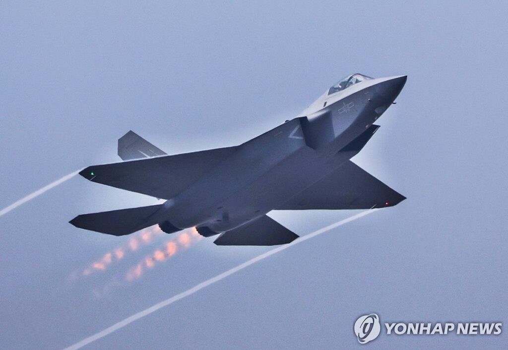 베일에 싸였던 중국판 F-35 "드디어 본모습 드러냈다"...진짜 이유 봤더니 '세상에나' 4 중국 전투기