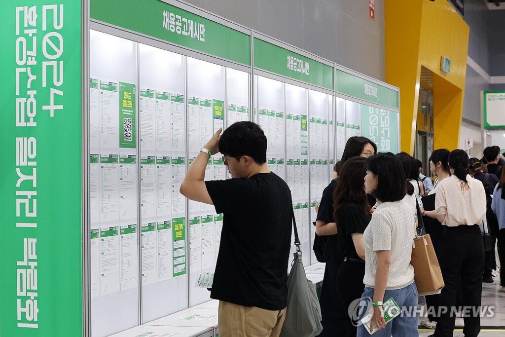 "천만원씩 내고 어떻게 살아"…한은 충격 시나리오에 서민들 '한숨 푹' 2 한국은행 분석 위기