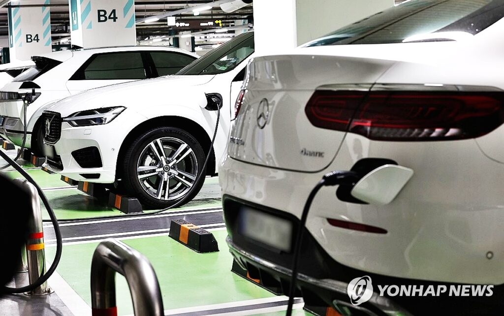 "한때 70% 점유율 차지했는데" …40분의 1로 폭락, 월 349대 판매에 업계 '비명' 4 디젤차