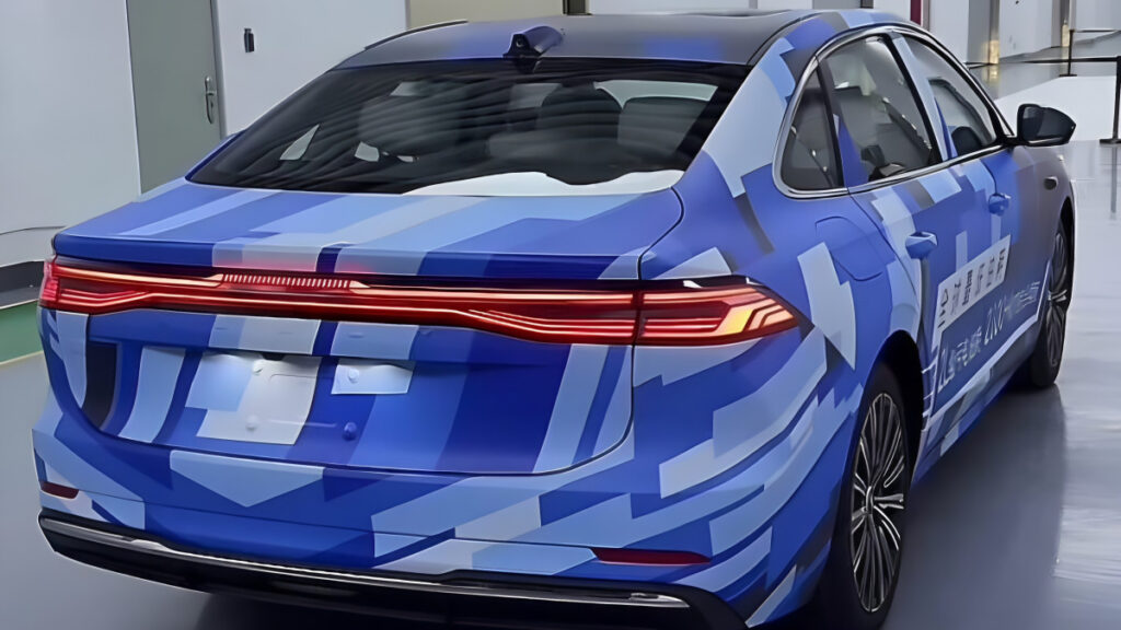 한 번에 2100km? "가격까지 대박이다"…점점 무서워지는 하이브리드 세단 1 Geely Motor launches Galaxy A7