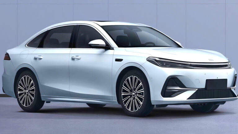 Geely Motor launches Galaxy A7 (2)