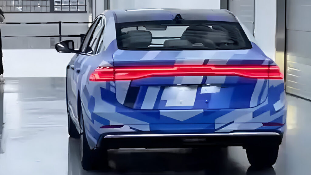한 번에 2100km? "가격까지 대박이다"…점점 무서워지는 하이브리드 세단 3 Geely Motor launches Galaxy A7 (3)
