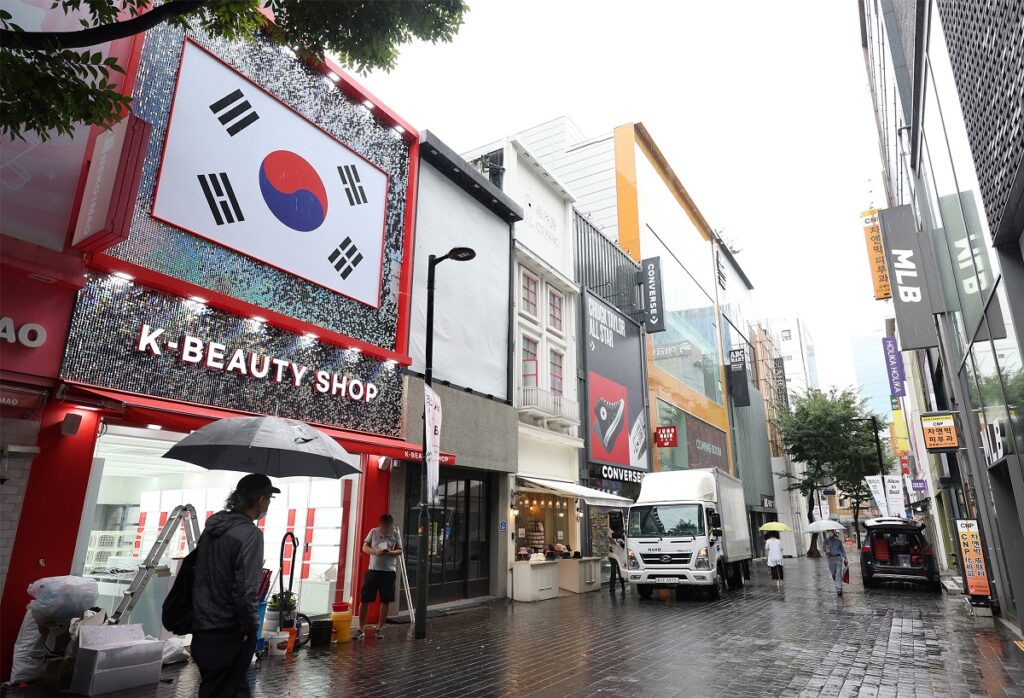"뼈 빠지게 일해 갚았더니 '날벼락'"...파격적 빚 탕감 소식에 좌절한 국민들 4 정부 새출발기금 확대