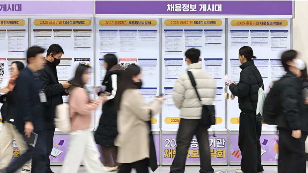 "월 1조 원씩 빠져나간다"...줄줄이 무너지더니, 27년 만에 '최악' 1 실업