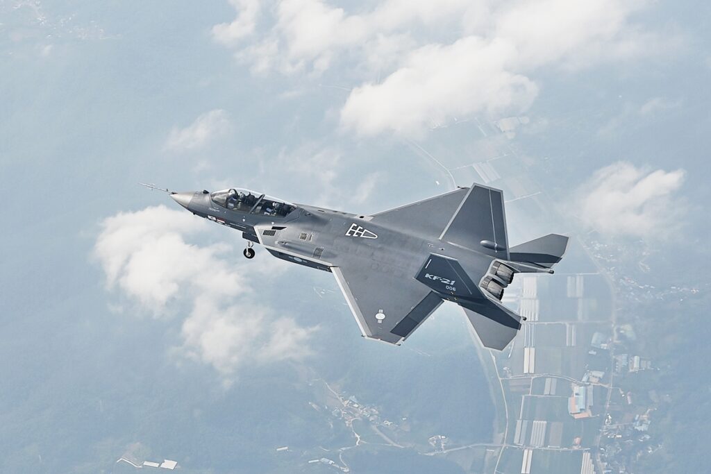 20년 넘게 단골이었는데 "한국산 구매 잠깐만요"…180도 돌변에 KF-21 '멘붕' 6 KF-21