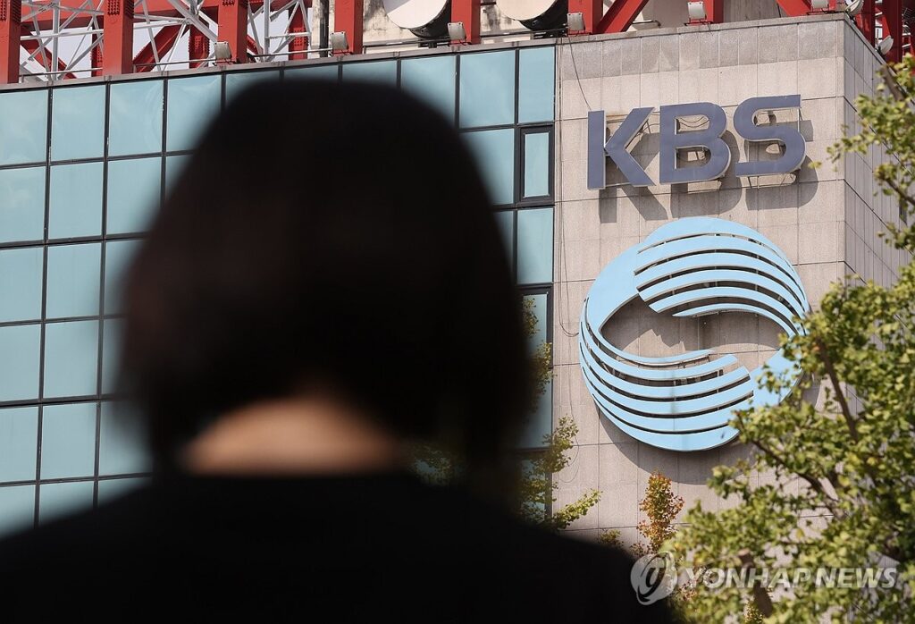 45년간 버텨왔는데 "더 이상 물러날 곳 없다"...국민을 위한 방송 KBS에 무슨 일이? 3 KBS