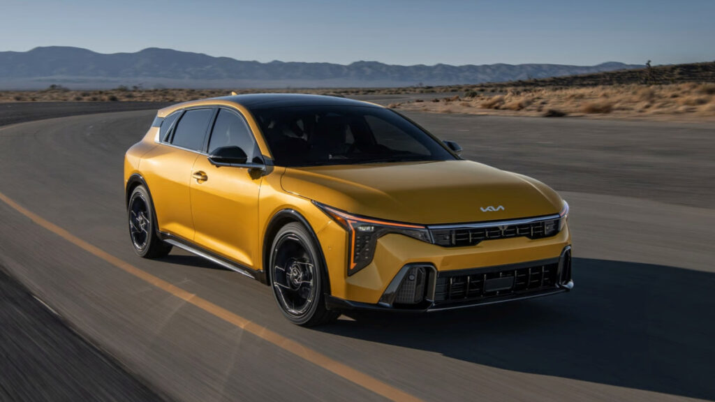 SUV는 이제 너무 흔하다? "기아의 역발상 기가 막히네"…승부수 통할까 2 Kia Sedan Hatchback Lineup (2)
