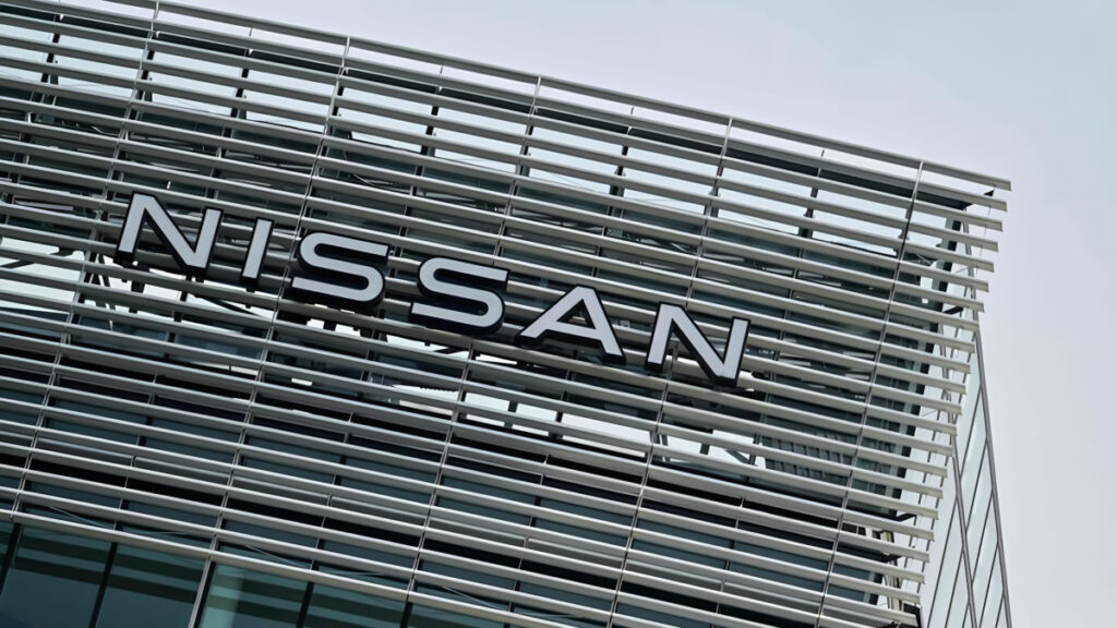 세계적인 자동차 회사 "-9500억 원 눈물의 손절"…초강수 빼든 이유 봤더니 2 Nissan Renault Sells Partial Stake (2)