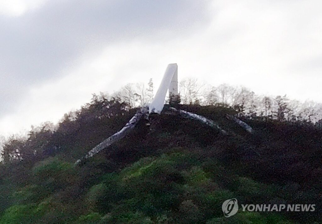 멀쩡하던 게 갑자기 '쿵'…"이런 게 전국에?" 정부 계획에 주민들 '술렁' 3 풍력발전기 주민 우려