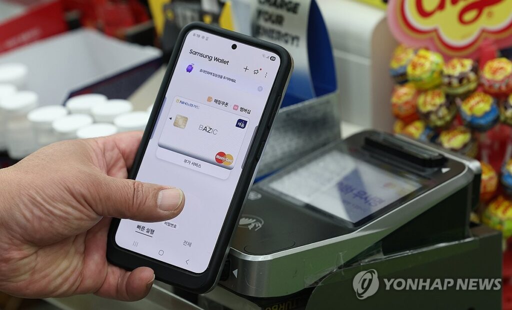 1700만 명 이용하던 삼성페이인데 "애플 때문에 돌변?"…무슨 일? 2 삼성페이 수수료 애플페이 경쟁