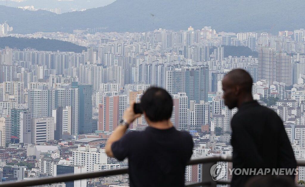 휘청인다 싶었는데 "누가 불황이래요?"...돈 싸들고 '우르르' 어디길래 2 서울 아파트 경매 시장