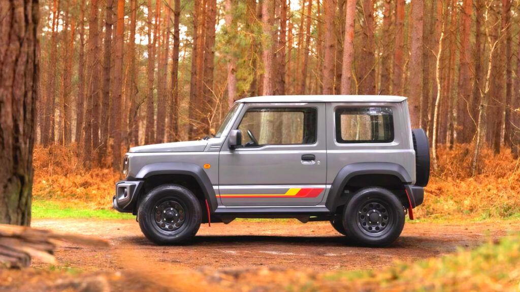 아빠들 세컨카 로망? "이걸로 종결"…'캐스퍼와 비교불가' 경형 SUV, 끝판왕 나왔다 4 Suzuki Zimny 55th Anniversary Edition (4)