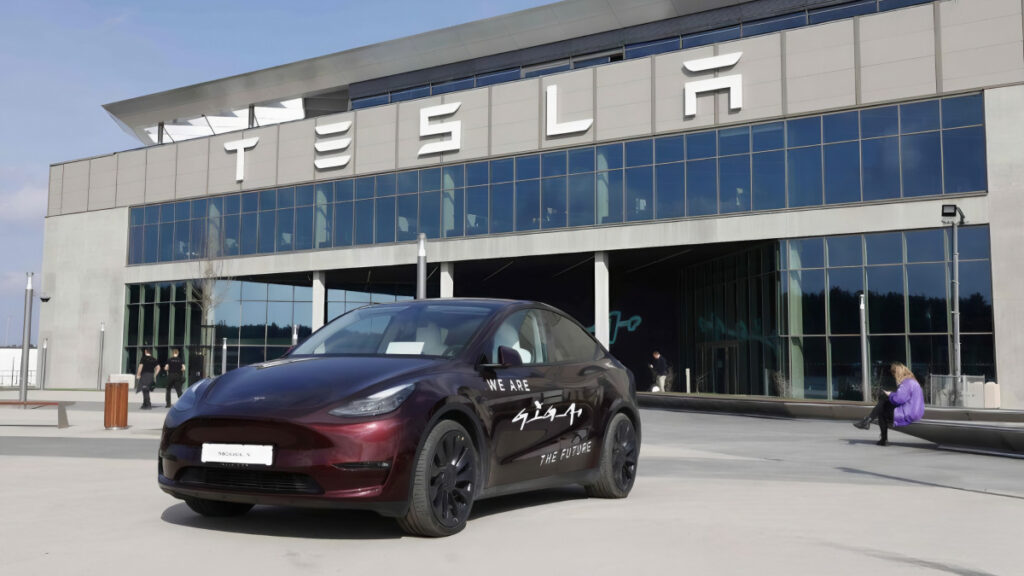 점유율 1.8%→1.2%로 추락 "완전히 밀렸다"…전기차 시장 '대혼돈' 2 Tesla Europe Sales Decline (2)