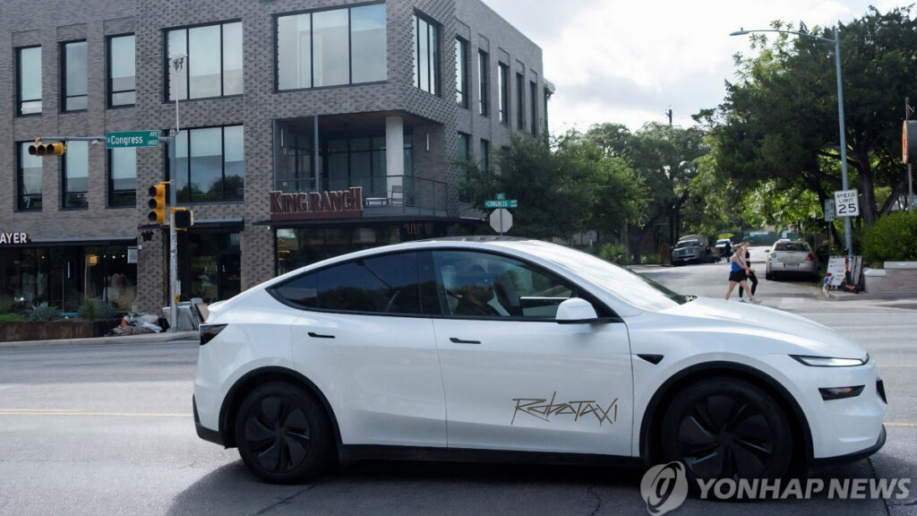 "뚜껑 열자마자 난리났다"…10년 준비한 테슬라 로보택시 '충격적 현실' 4 Tesla Robotaxi Starts Operation (4)