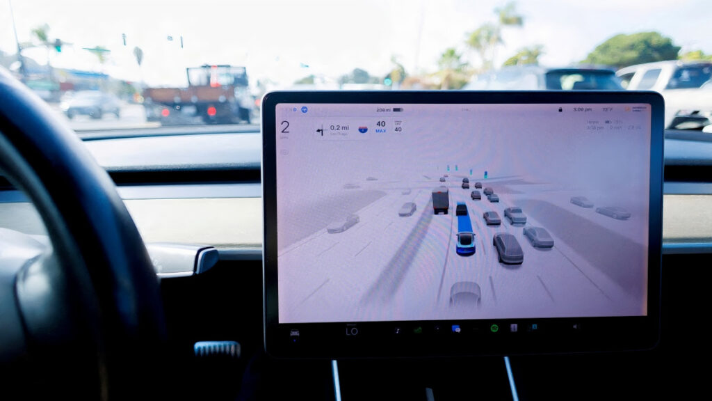 "뚜껑 열자마자 난리났다"…10년 준비한 테슬라 로보택시 '충격적 현실' 6 Tesla Robotaxi Starts Operation (6)