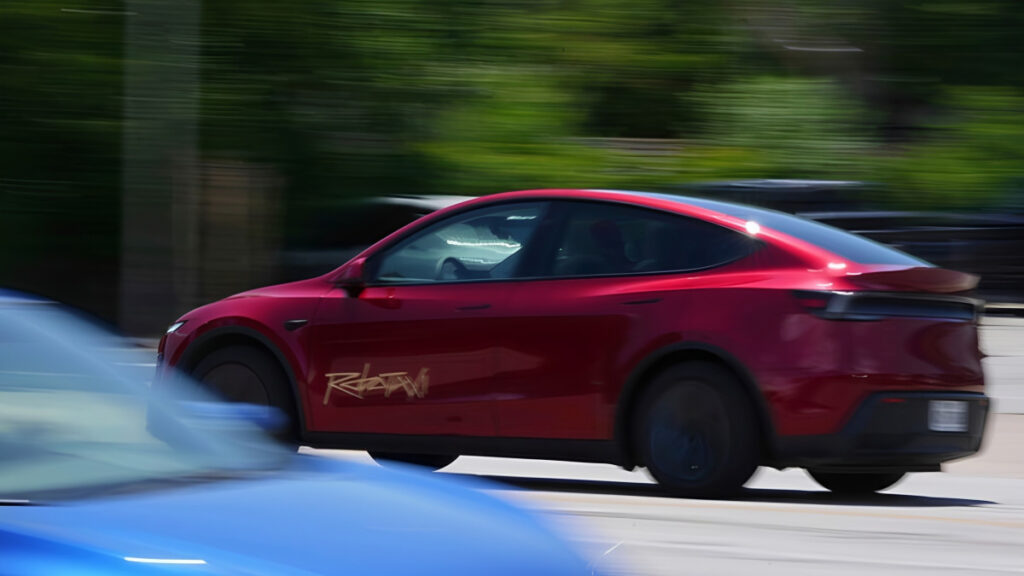 "뚜껑 열자마자 난리났다"…10년 준비한 테슬라 로보택시 '충격적 현실' 9 Tesla Robotaxi Starts Operation (9)
